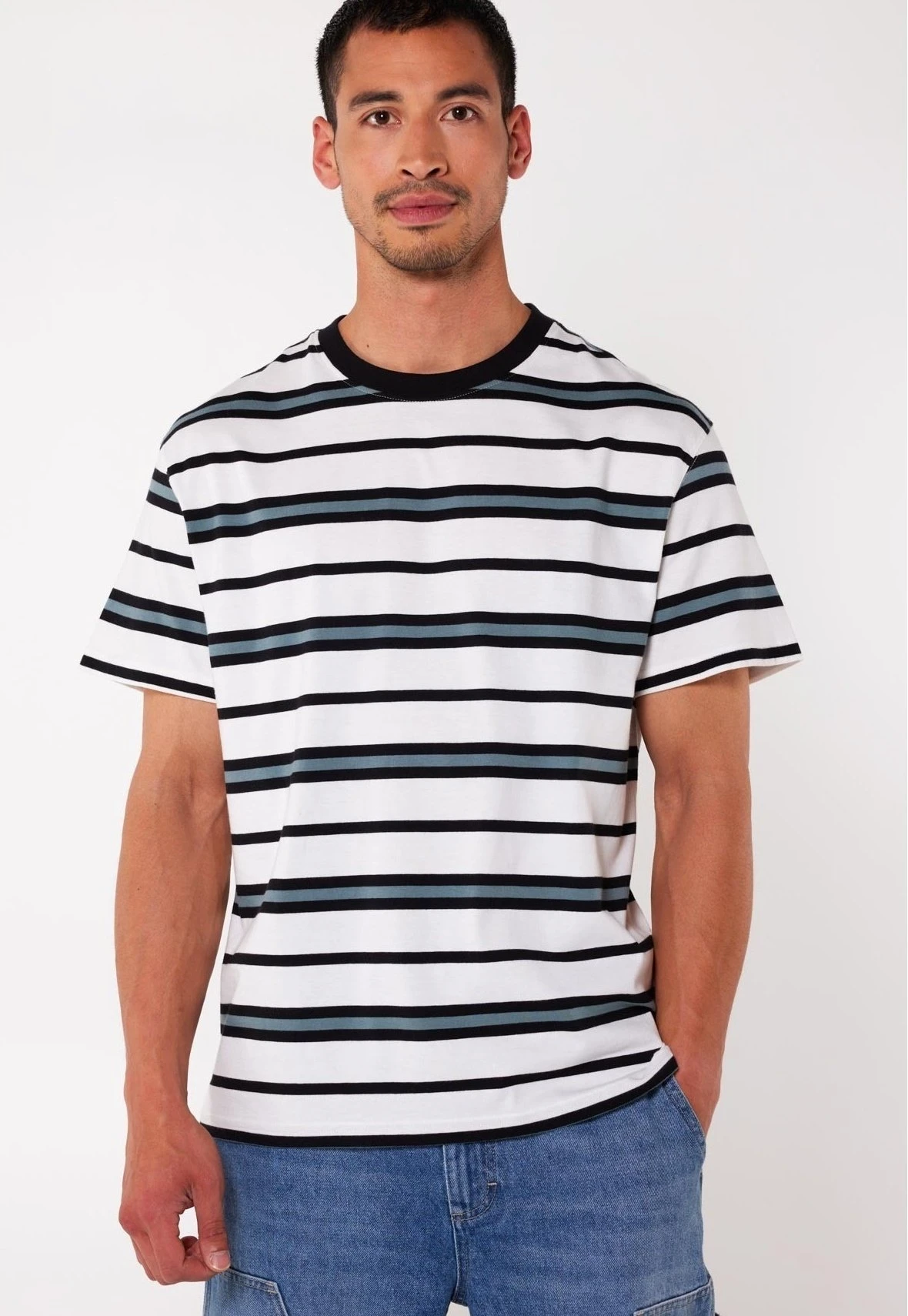 Evans - T-Shirt Print - Off White 1 Evans - T-Shirt Print - Off White