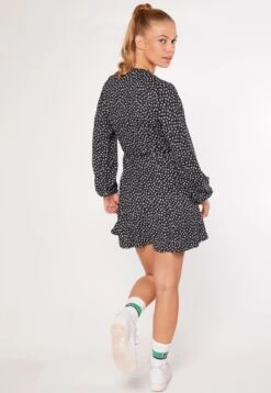 Jurk Dove - Jurk - Flower Black -America Today 807d3f4f9c134f27b7750ec62c6fb25c