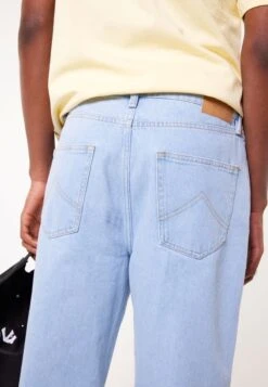 Dallas - Relaxed Fit Jeans - Bleached Denim 8 Dallas - Relaxed Fit Jeans - Bleached Denim -America Today 9225a43214c74e609abe8e91d453f1e9