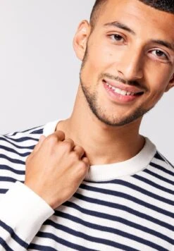 Trui Keith - Trui - Navy Ecru 9 Trui Keith - Trui - Navy Ecru -America Today c7085391e8494d789e5c4e8415da3637